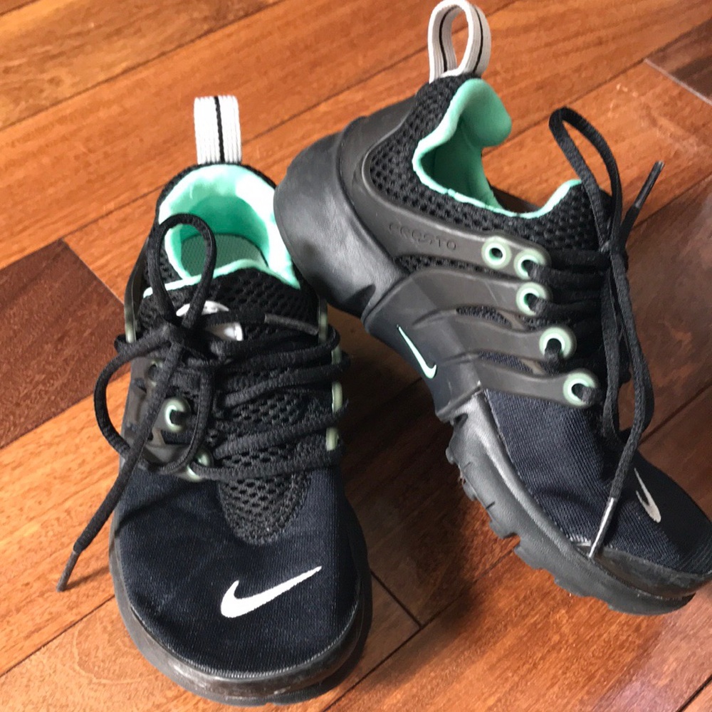 Nike PRESTO Kids size 12c Black with Mint Green